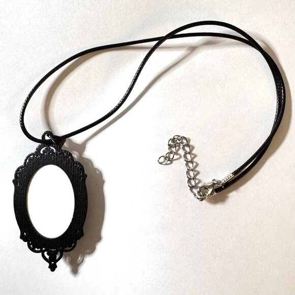 Gothic Skull Glass Pendant Necklace Vintage Style Choker Cameo Black Green NWOT - Picture 5 of 5